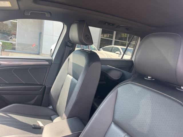 2022 Volkswagen Tiguan SE R-Line Black photo 35