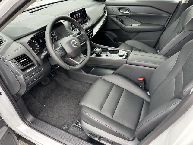 2026 Nissan Rogue SV photo 2