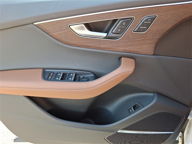 2024 Audi Q8 55 Premium Plus photo 13