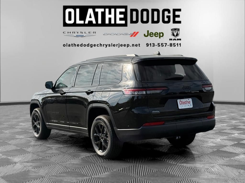 2025 Jeep Grand Cherokee Laredo Altitude photo 2