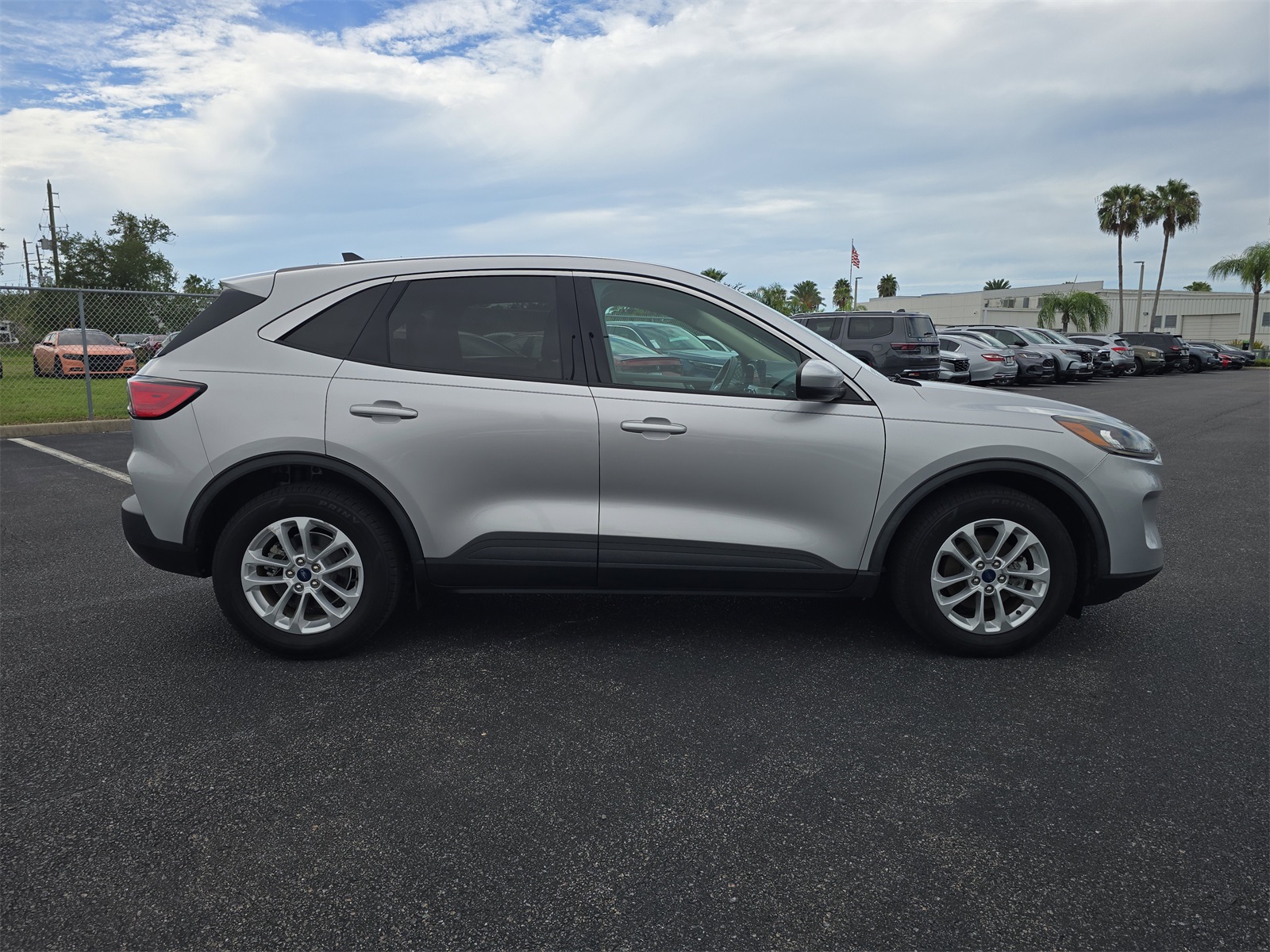 2020 Ford Escape SE photo 2