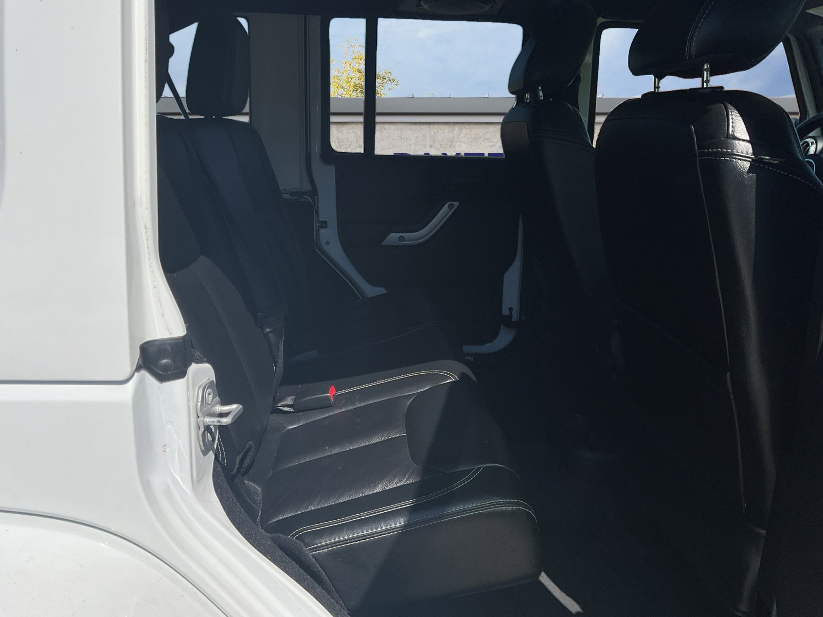 2014 Jeep Wrangler Unlimited Sahara photo 6