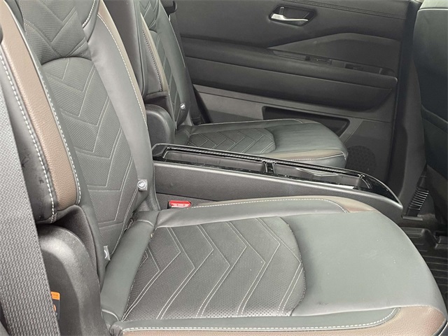 2023 Nissan Pathfinder Platinum photo 15