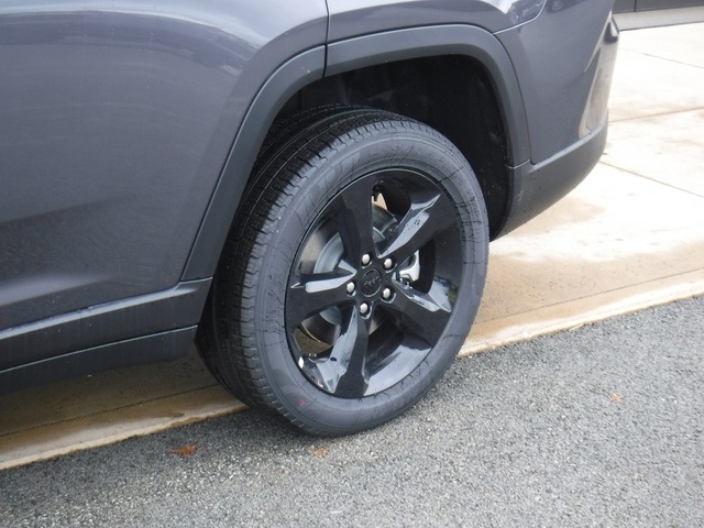 2025 Jeep Grand Cherokee Limited photo 3