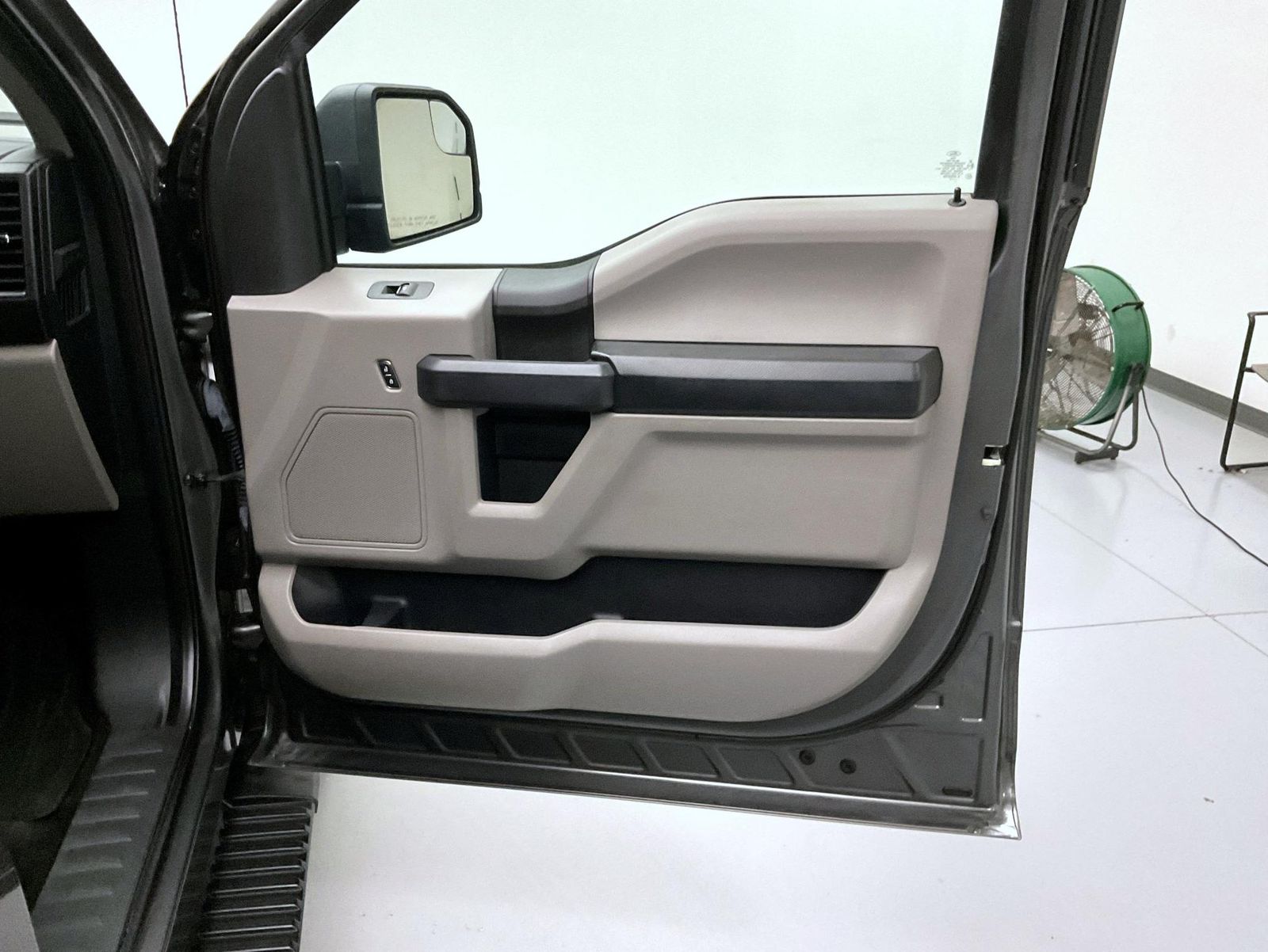 2017 Ford F-150 XL photo 13