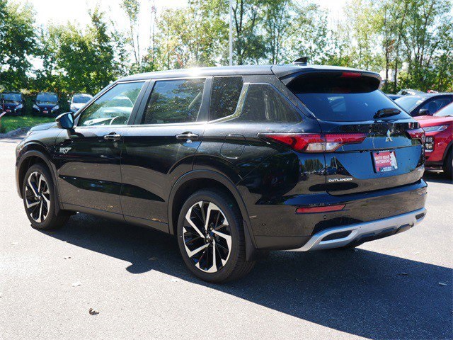 2025 Mitsubishi Outlander PHEV SE photo 2