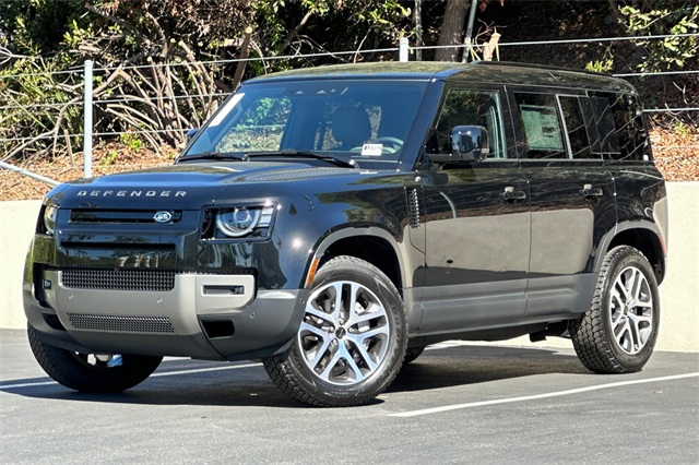 2026 Land Rover Defender S's photo