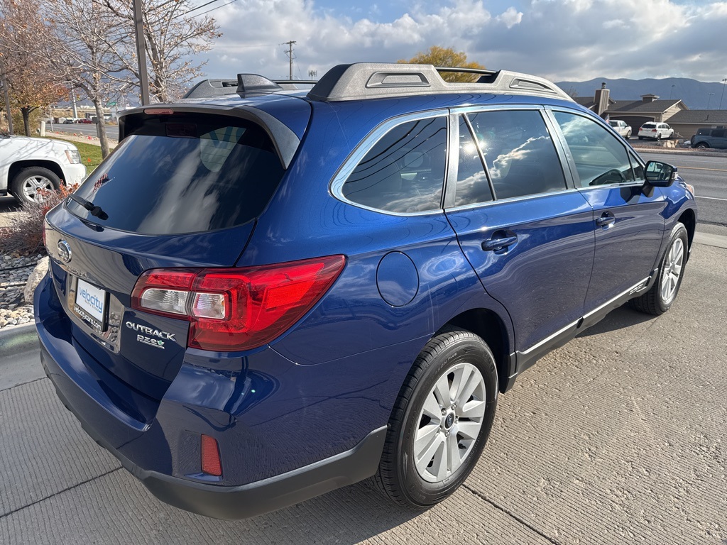 2017 Subaru Outback 2.5i Premium photo 3