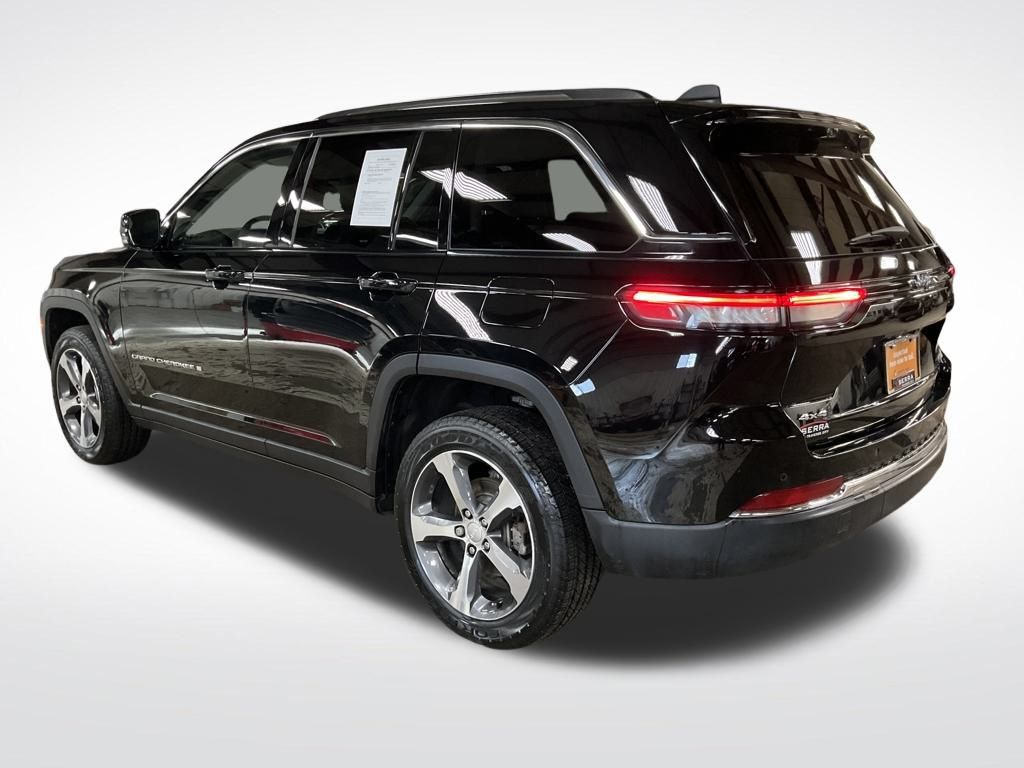 2023 Jeep Grand Cherokee Limited photo 3