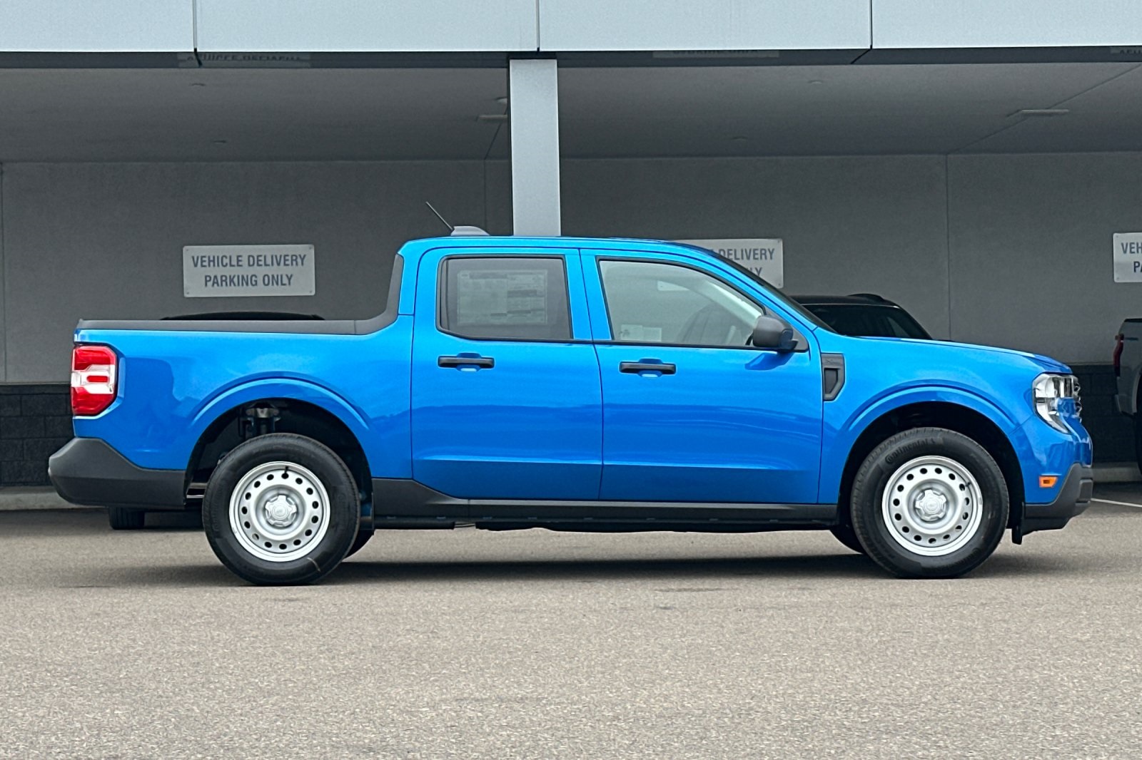 2025 Ford Maverick XL photo 2