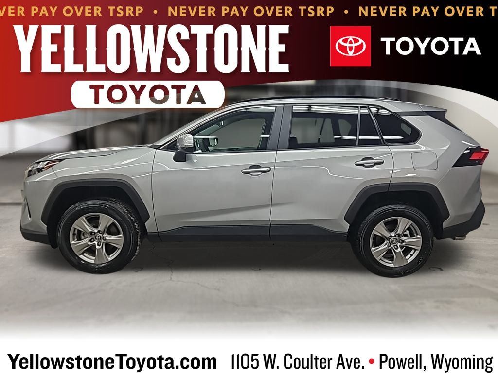 2025 Toyota RAV4 XLE's photo