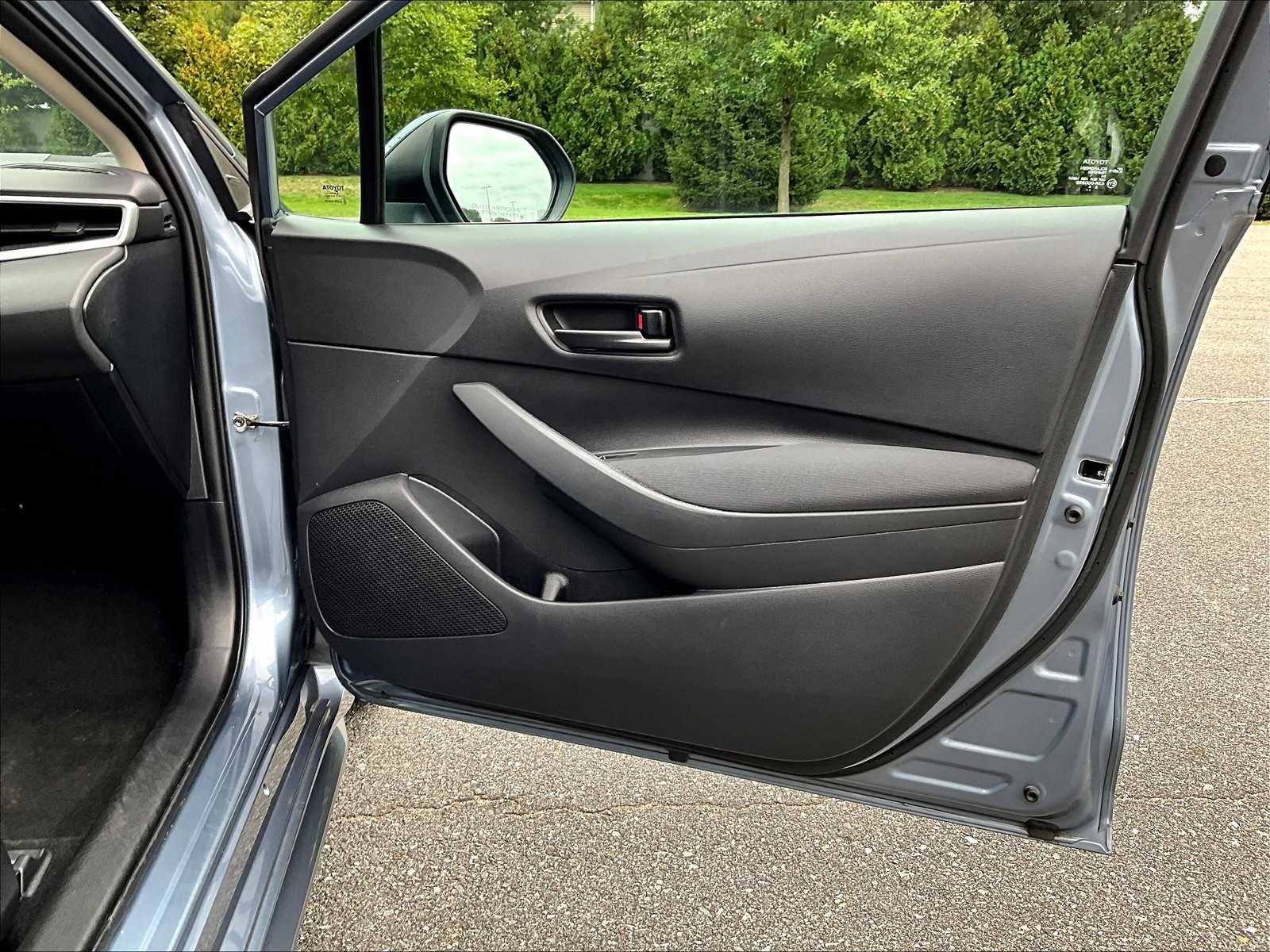 2022 Toyota Corolla LE photo 12