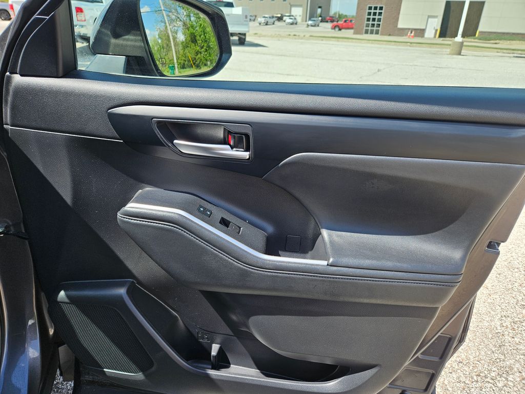2022 Toyota Highlander XLE photo 34