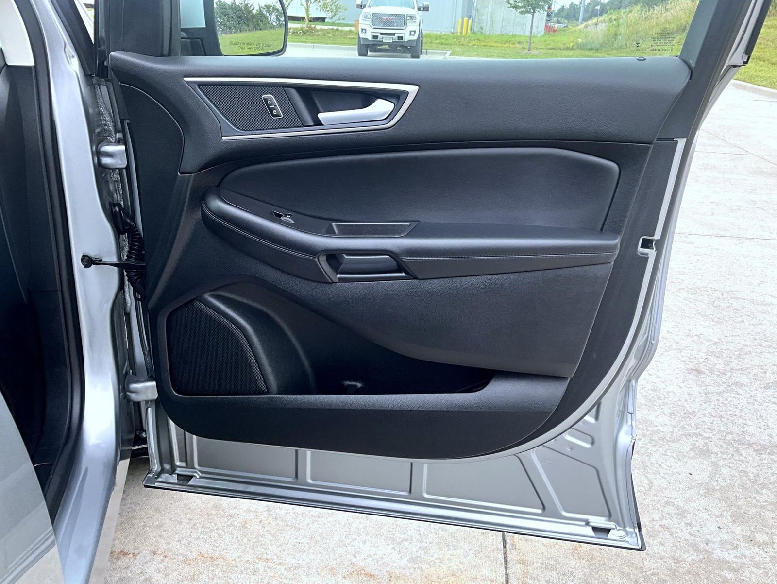 2024 Ford Edge SEL photo 17