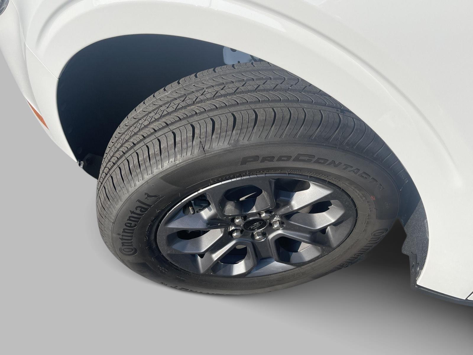 2025 Ford Maverick XLT photo 2