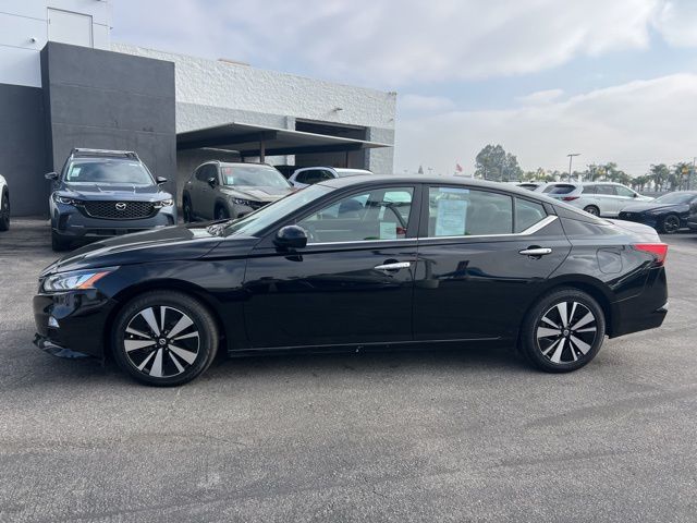 2022 Nissan Altima SV photo 2