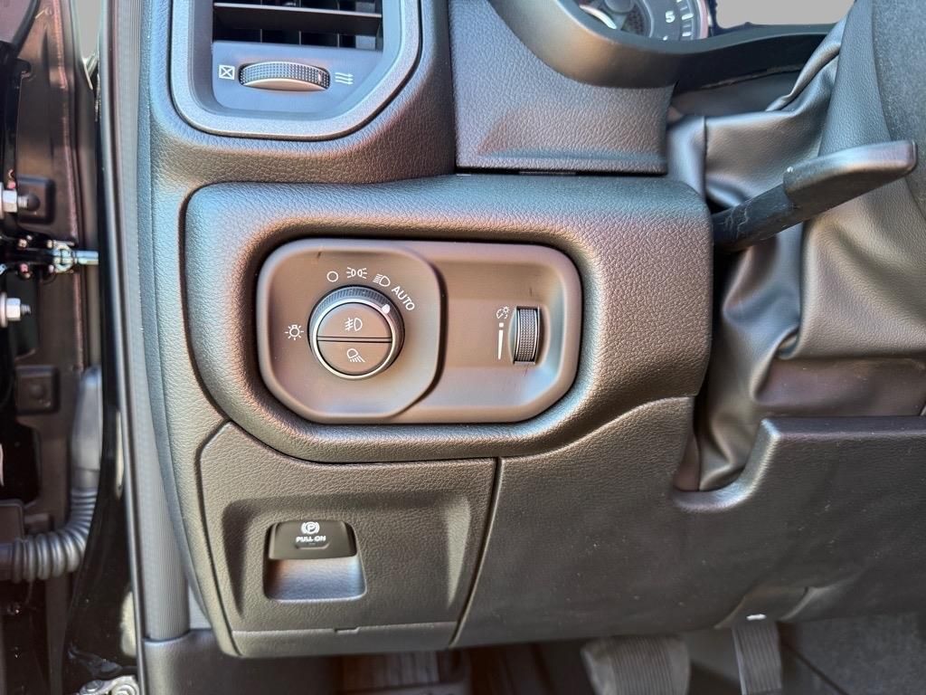 2025 Ram 1500 Warlock photo 11