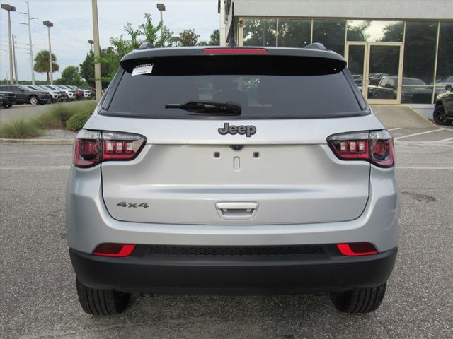 2024 Jeep Compass Latitude photo 4