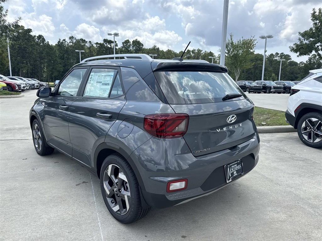 2025 Hyundai Venue Limited photo 3