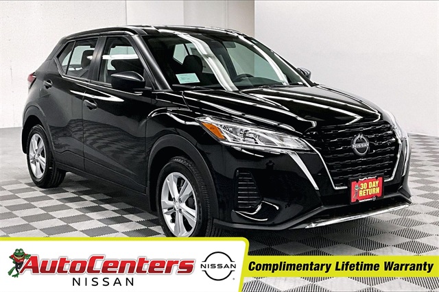 2025 Nissan KICKS PLAY Base's photo