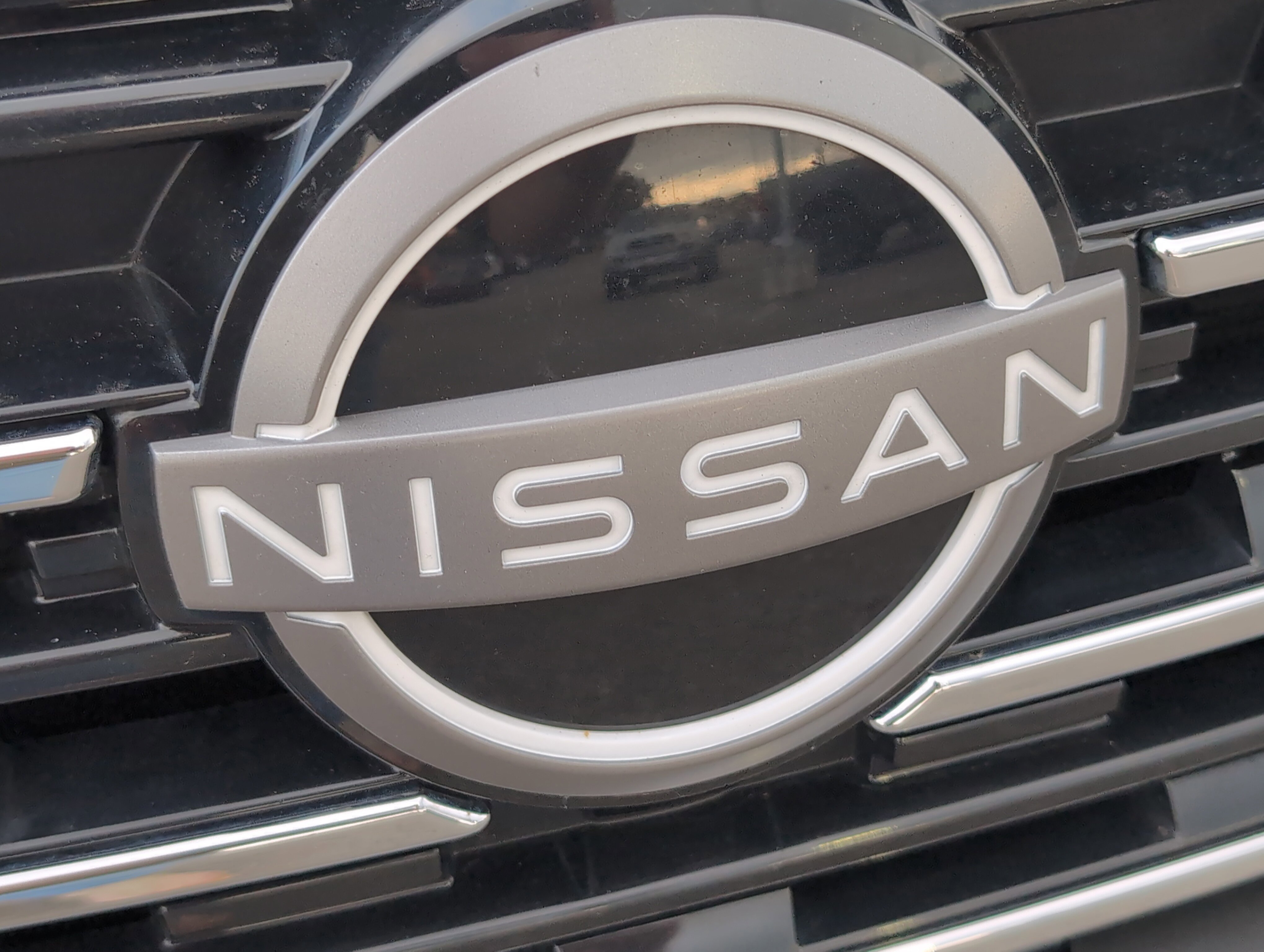 2024 Nissan Rogue SV photo 4