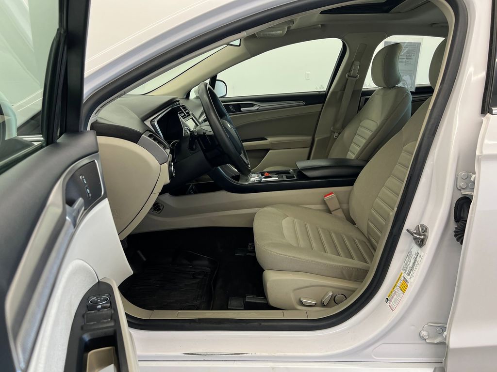 2019 Ford Fusion SE photo 4