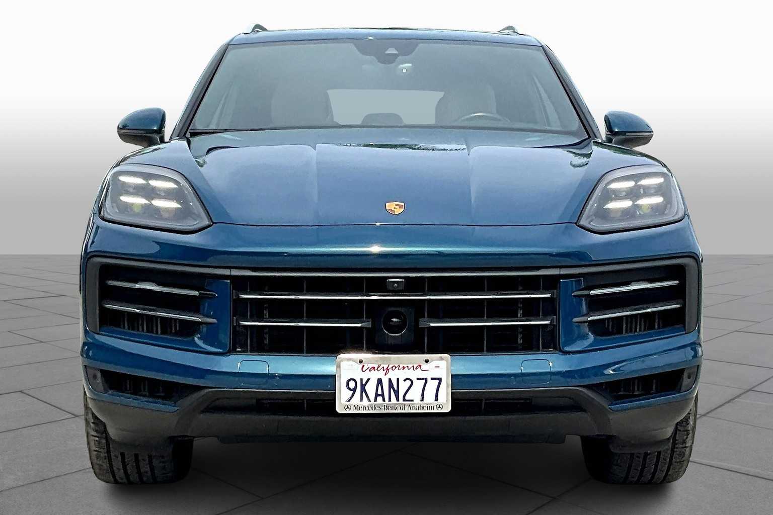 2024 Porsche Cayenne S photo 3