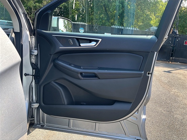 2022 Ford Edge SEL photo 18
