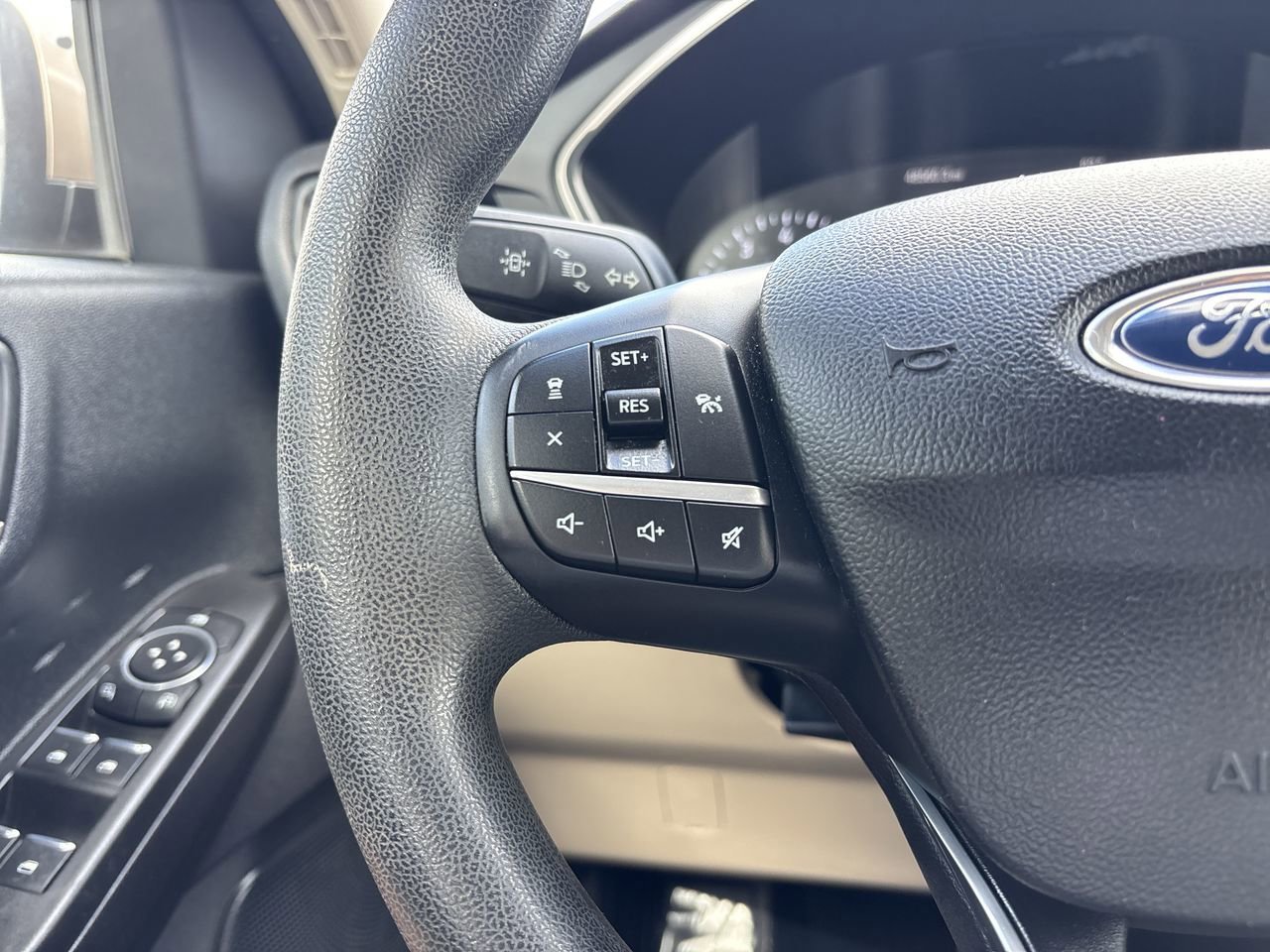 2020 Ford Escape SE Sport photo 26