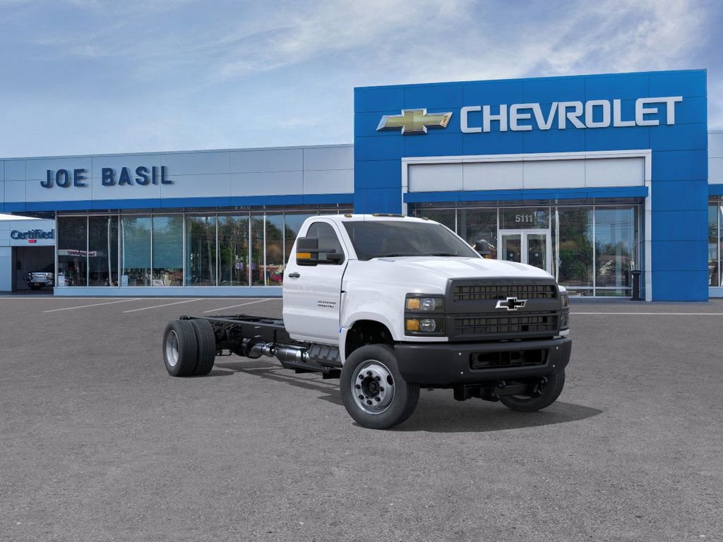 2025 Chevrolet Silverado 4500 Medium Duty Chassis Cab Work Truck's photo