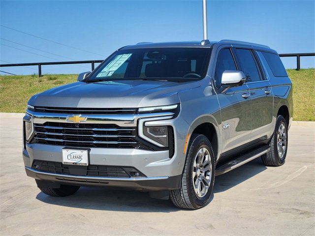 2026 Chevrolet Suburban LT photo 2