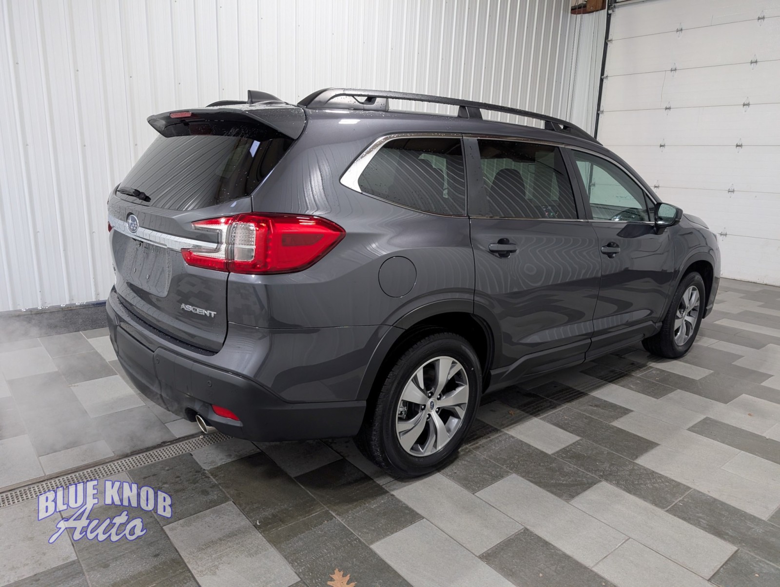 2024 Subaru Ascent Premium photo 3