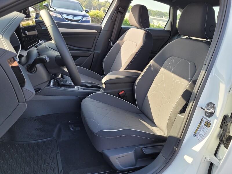 2025 Volkswagen Jetta Sport photo 4
