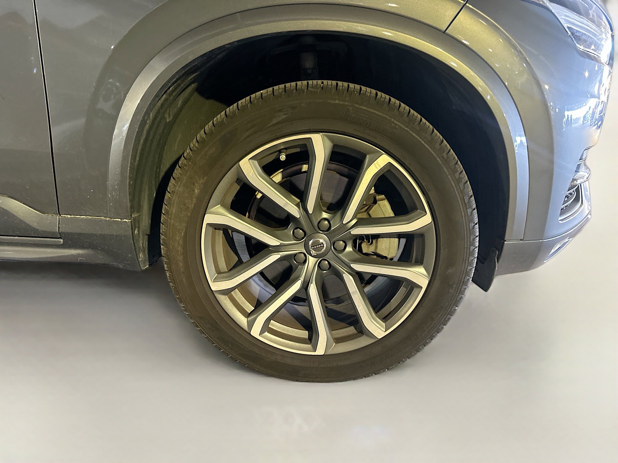 2019 Volvo XC90 Momentum AWD photo 32
