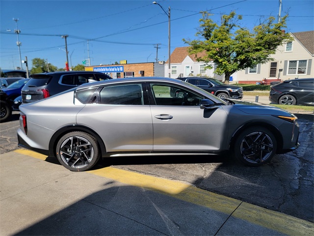 2025 Kia K4 GT-Line photo 2