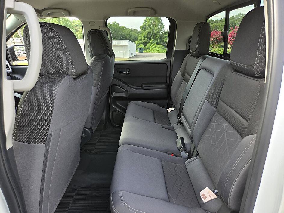 2025 Nissan Frontier Crew Cab SV photo 9