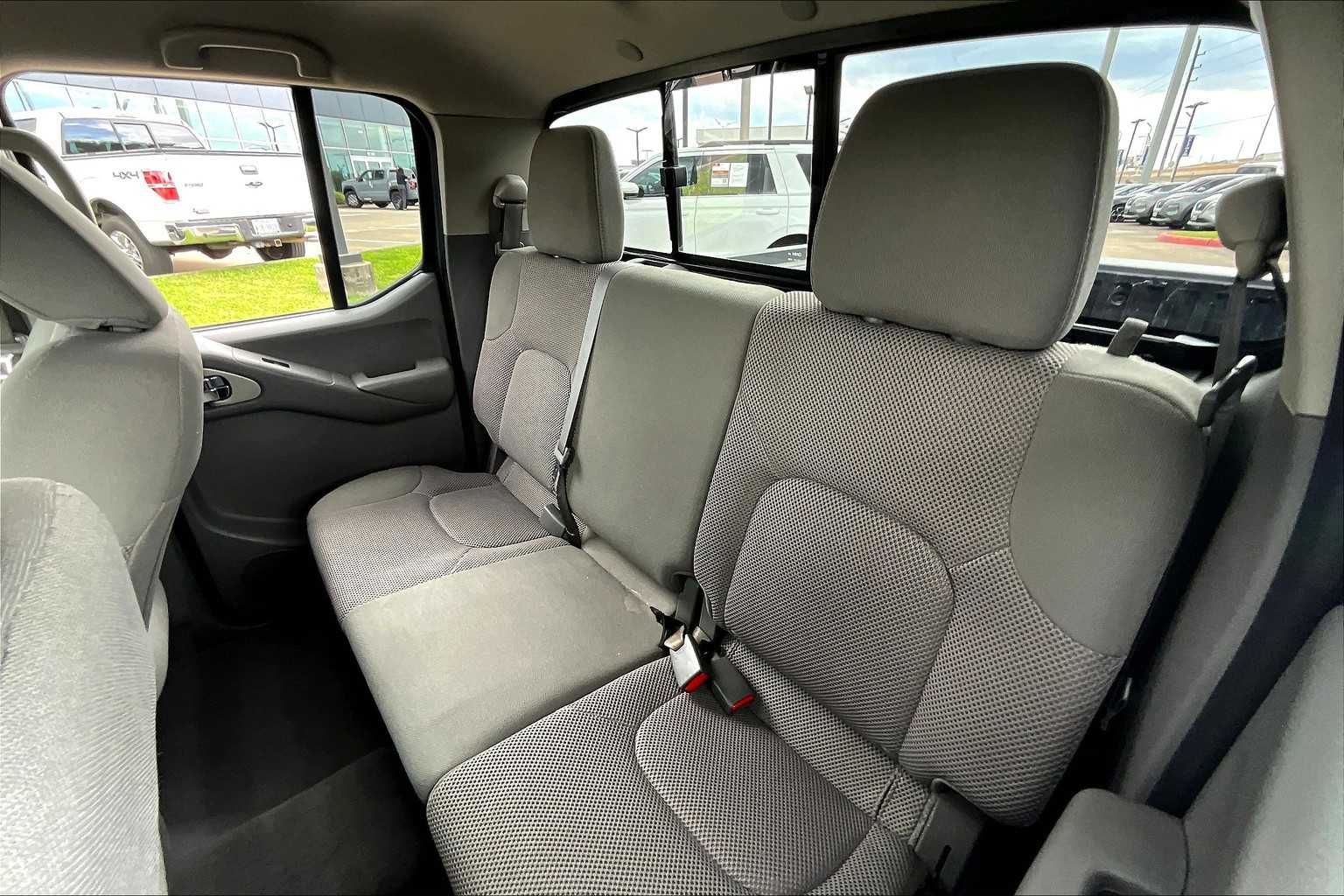 2020 Nissan Frontier SV Crew Cab photo 16