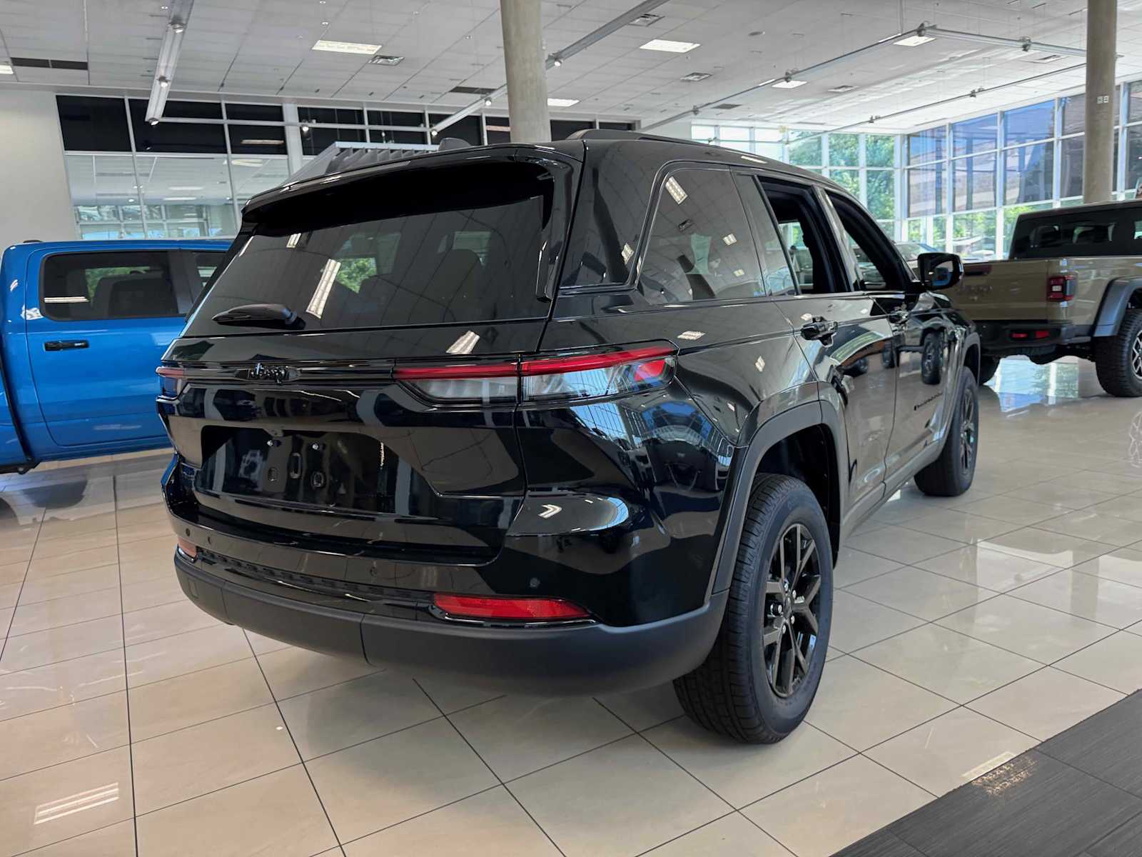 2025 Jeep Grand Cherokee Altitude X photo 4