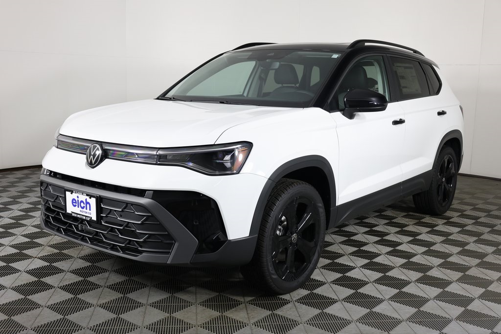2025 Volkswagen Taos SE photo 3
