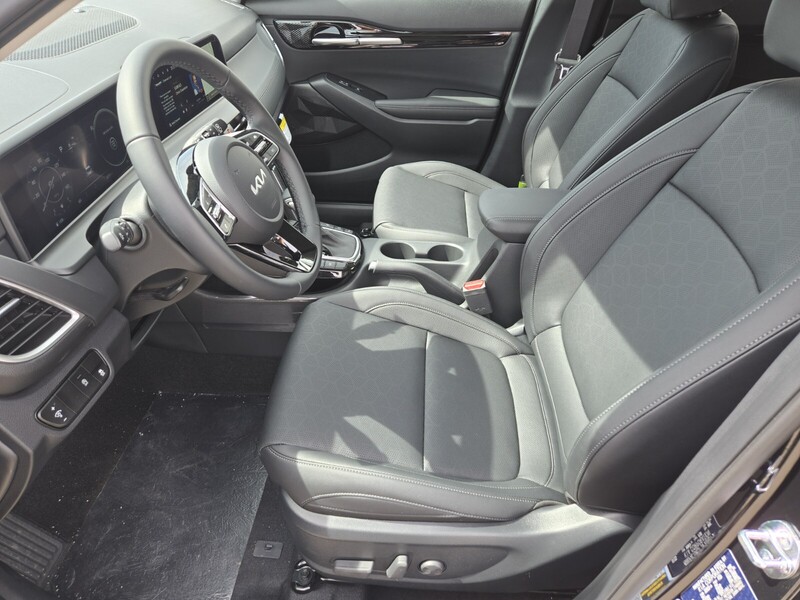 2025 Kia Seltos EX photo 6
