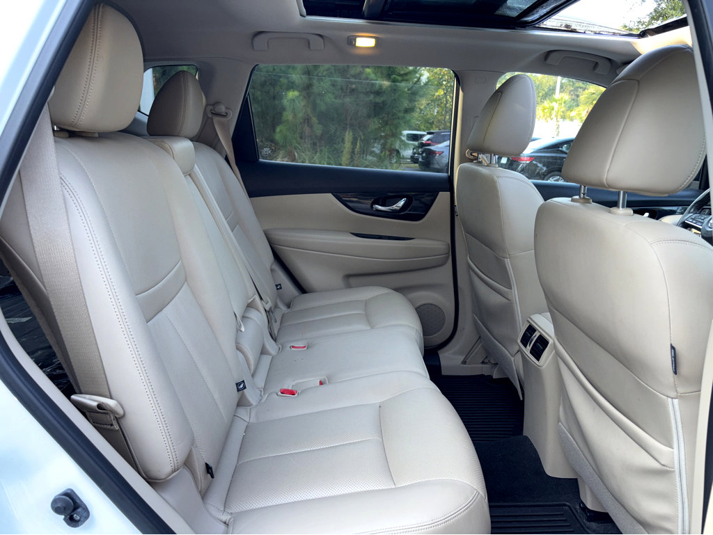 2017 Nissan Rogue SL photo 2