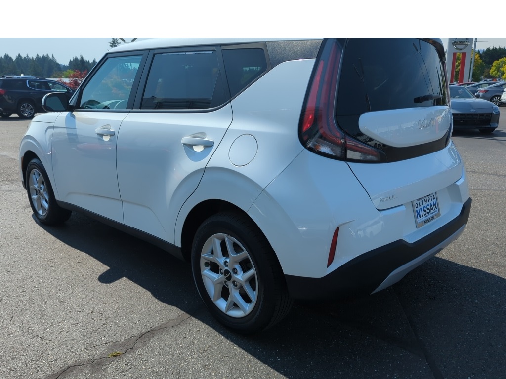 2023 Kia Soul LX photo 2