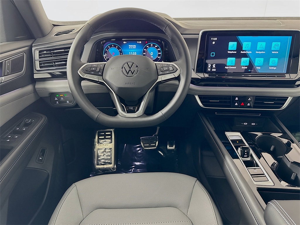 2025 Volkswagen Atlas Cross Sport SEL R-Line photo 8