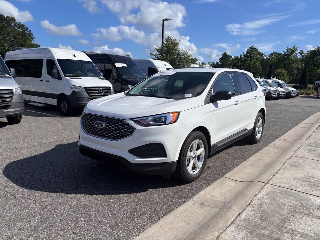 2023 Ford Edge SE photo 2