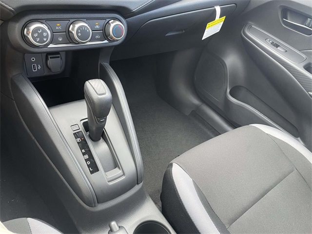 2025 Nissan Versa 1.6 S photo 20