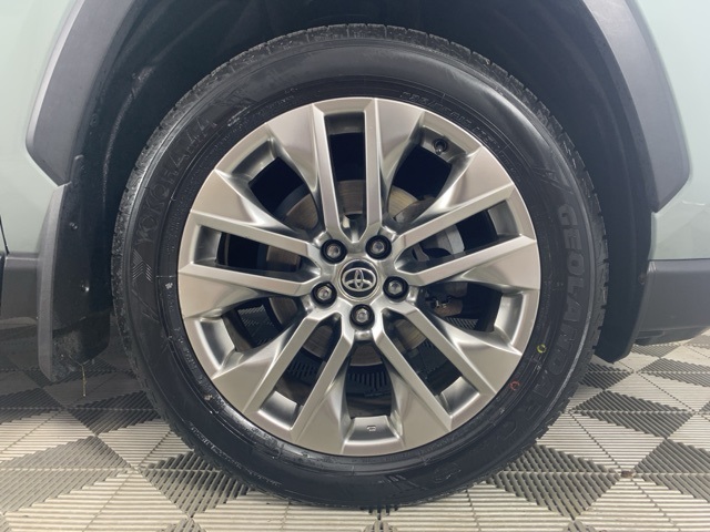 2020 Toyota RAV4 XLE Premium photo 9