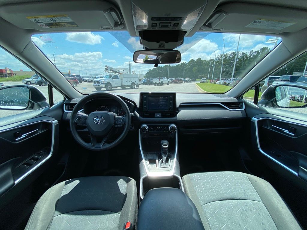 2022 Toyota RAV4 XLE photo 10