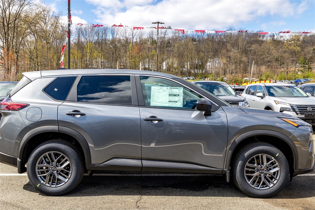 2025 Nissan Rogue S photo 3