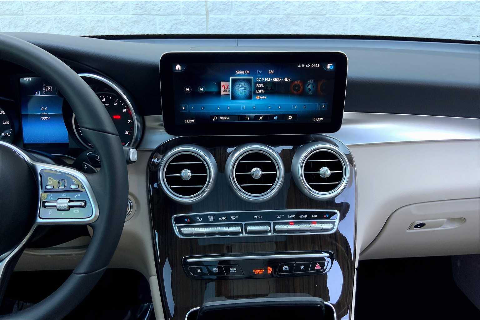 2022 Mercedes Benz GLC 300 4MATIC photo 3