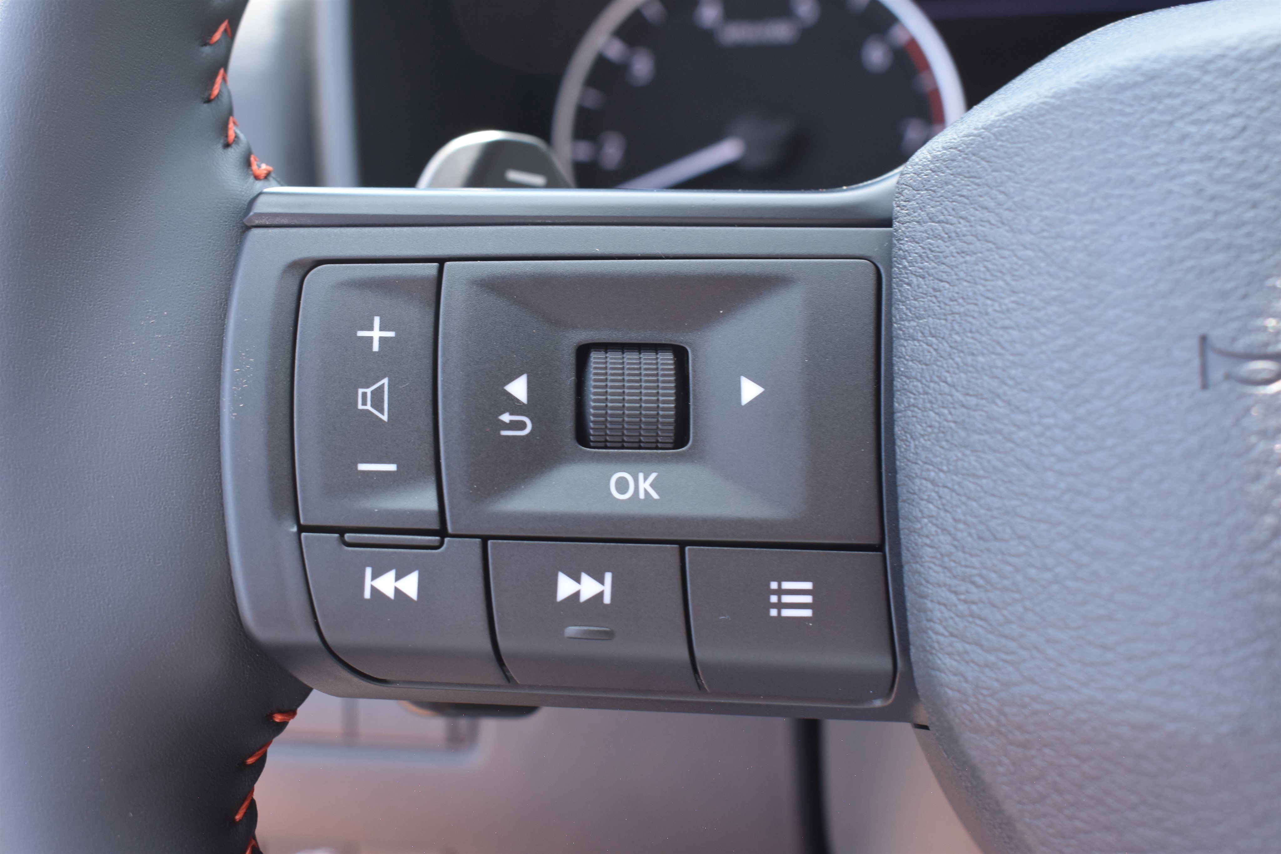 2026 Nissan Rogue SV photo 12